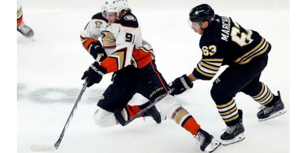 Les Ducks d'Anaheim reviennent en prolongation pour vaincre les Bruins de Boston Les Ducks d'Anaheim reviennent en prolongation pour vaincre les Bruins de Boston
